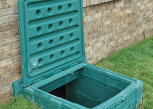 lockable crawl space access door installed in Laval